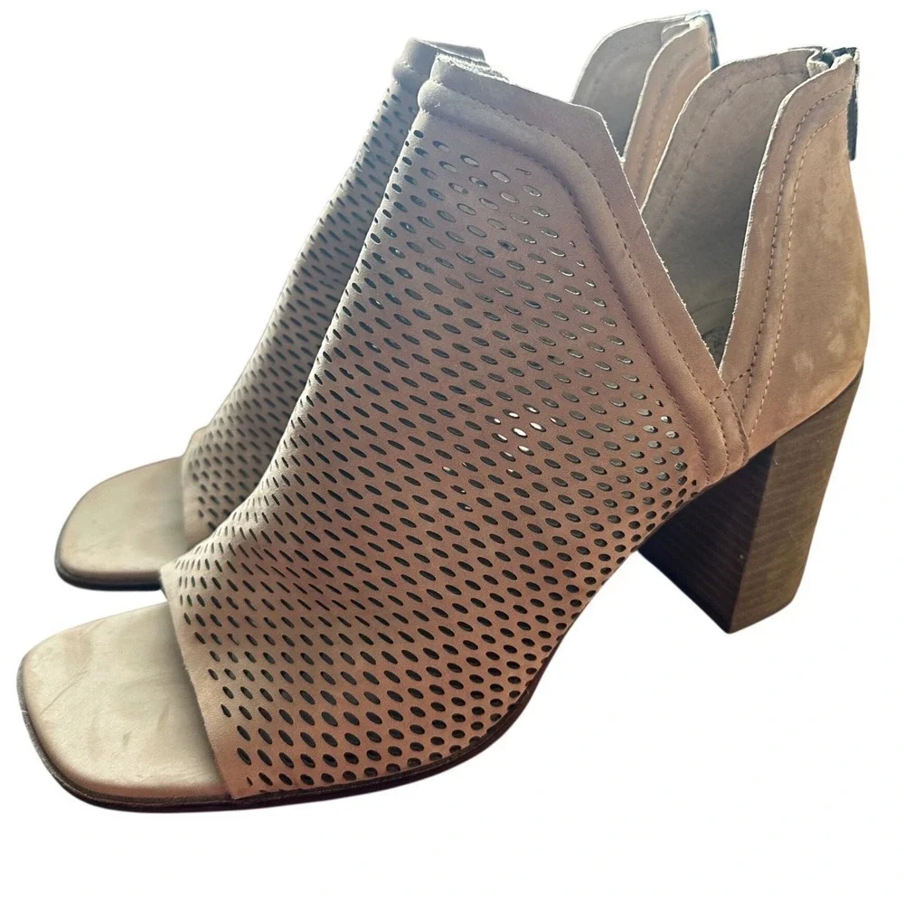 Vince‎ Camuto Katnina Perforated Peep Toe Booties Block Heel Taupe Size 11M